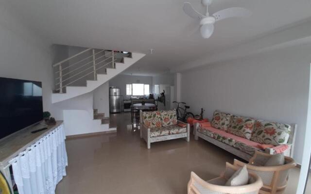 Casa em condomínio de frente pro mar