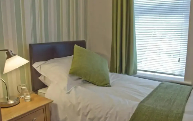 Breakers Bed & Breakfast