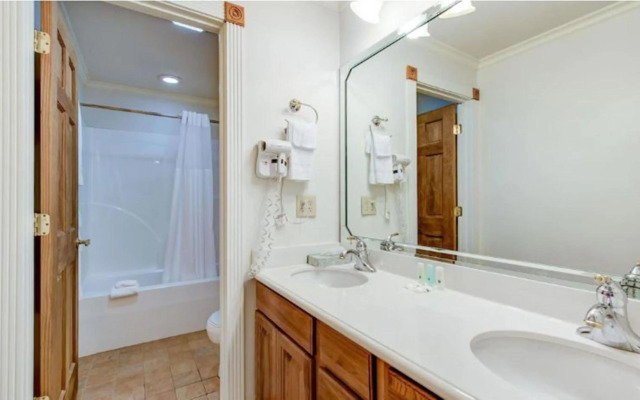 Quality Inn Creekside - Downtown Gatlinburg