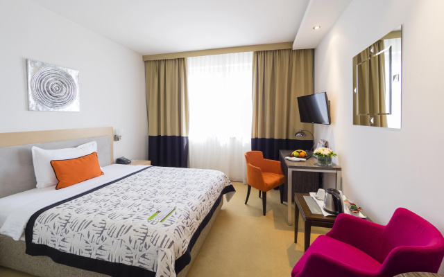 In Hotel Belgrade - Image 4