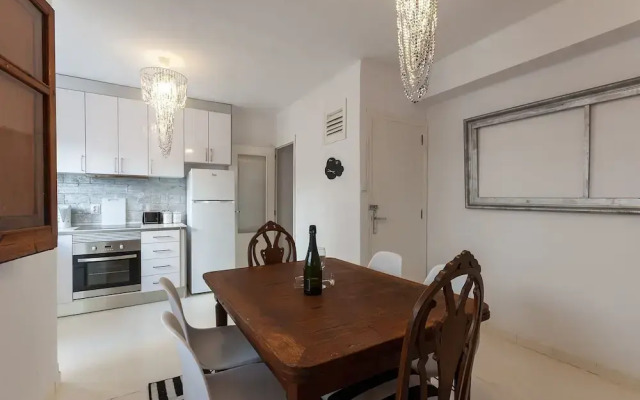 Samba in Gandia With 3 Bedrooms and 1 Bathrooms