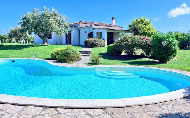 Countryside Villa With Private Pool and sea View