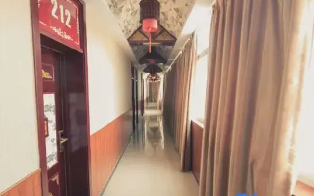 Junxian city gold fast hotel
