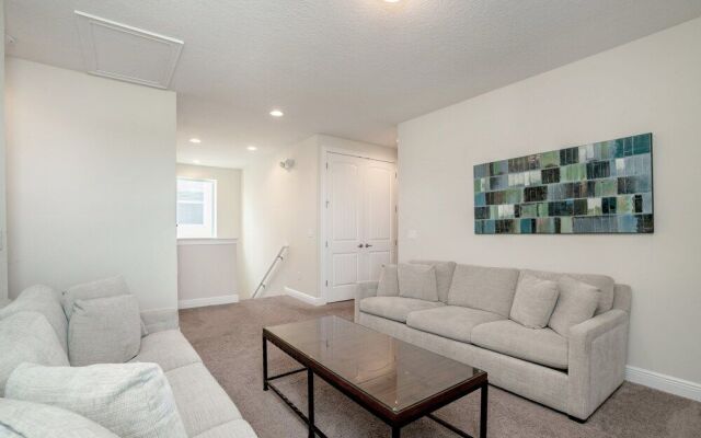 Family Friendly 8 Bed Villa with Pool & Spa