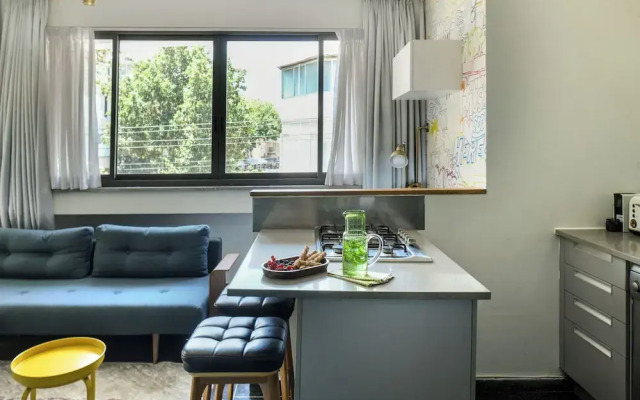 Turquoise Chic Apartment by Sea N' Rent