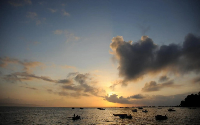 Surya Kencana Seaside Hotel