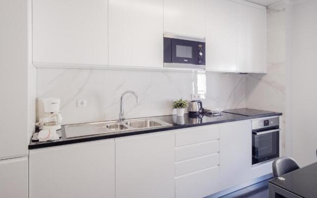 Music House 3 bedroom Apt w garage