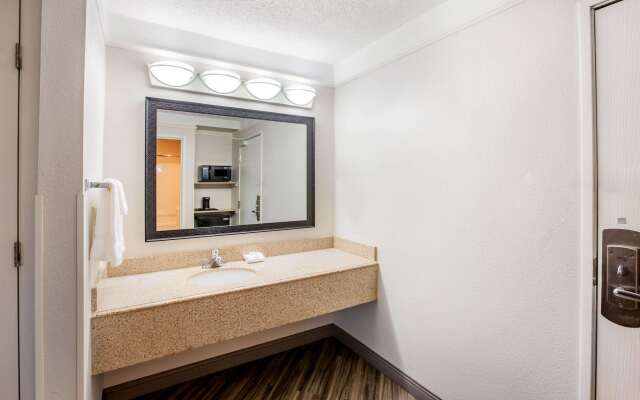 La Quinta Inn & Suites by Wyndham Houston Baytown East