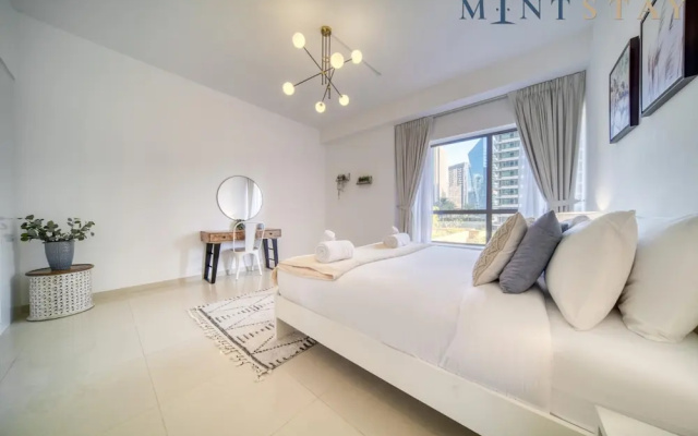 JBR Gem Spacious 1BR Apt With Balcony