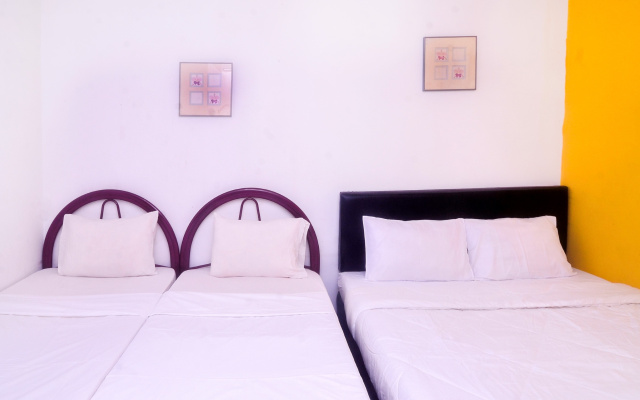 SPOT ON 89886 Backpacker's Stay Services – Guest Rooms – Kuching