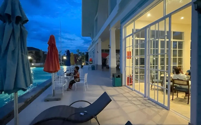 Deluxe 4 Br Warm Villa - Novaworld PT