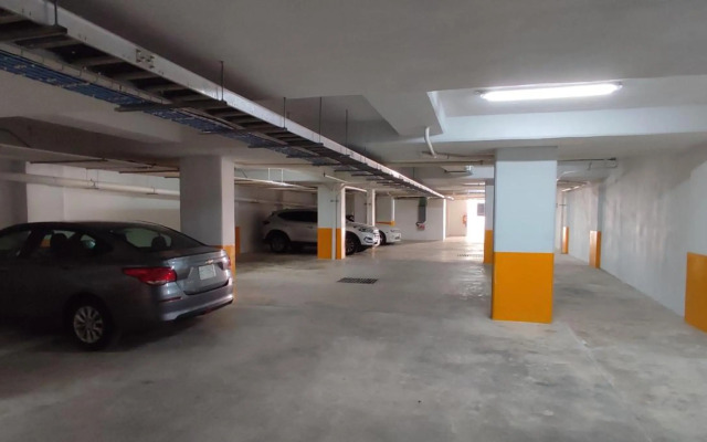 Menesse mitdtown2 , AVE 25TH