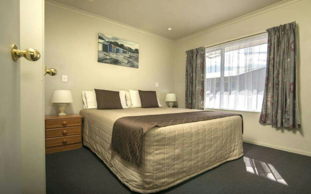 Aldan Lodge Motel – Guest Rooms – Picton