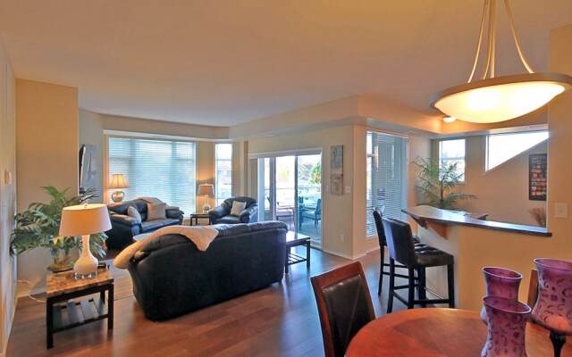 Sunset Waterfront Resort by KVR