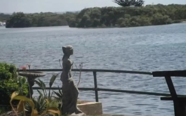 Black Swan Waterfront Motel