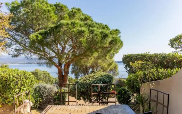 Villa for 6 by the Mediterranean Sea