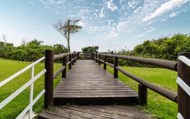 Apto em cond. a beira mar com piscina EAR0401