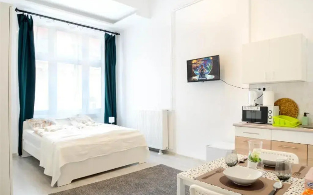 Papnövelde Royal Inn @Inner City