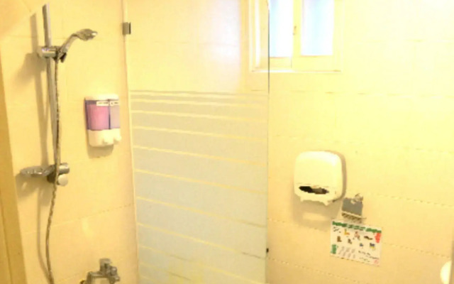 Kimchee Hongdae Guesthouse - Hostel