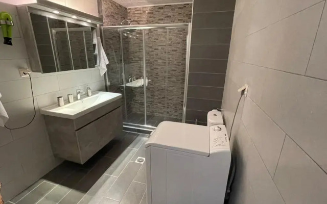 Maisonette 25m from the sea