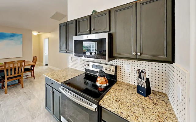 Chic Canalfront - 4 Br Home