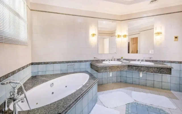 Amazing 5 Bedroom Villa With Private Pool
