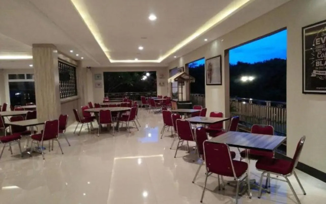 Amazing Riverside Hotel