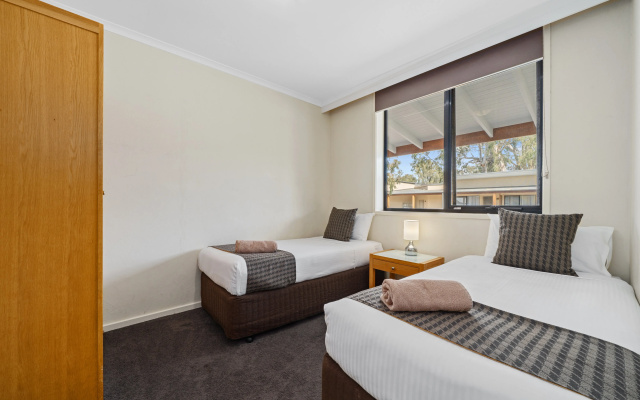 Best Western New Crossing Place Motel
