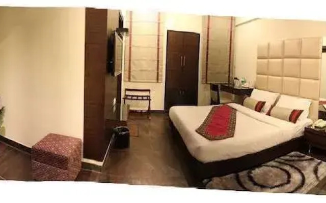 Hotel Amrapali Grand