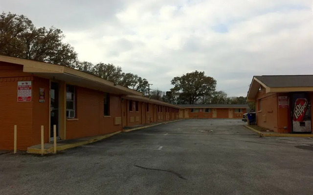 Western Skies Motel