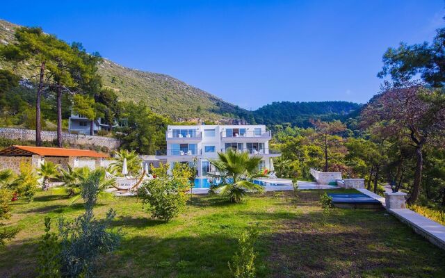 Villa Serenity by Akdenizvillam