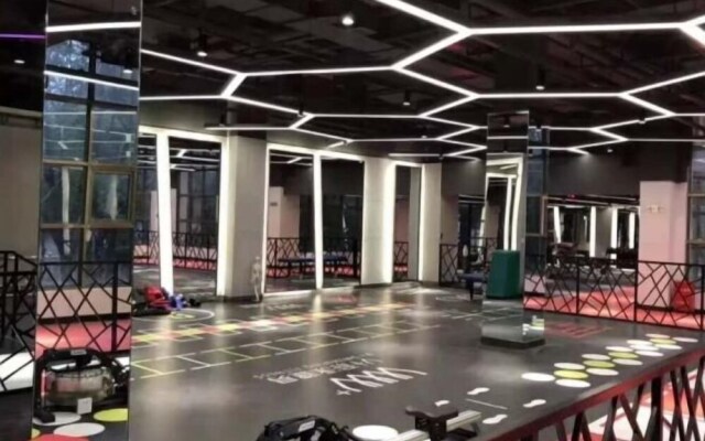 F World Conference Center Hotel (Wuhan Tianhe Airport Julong Avenue Subway Station Branch)