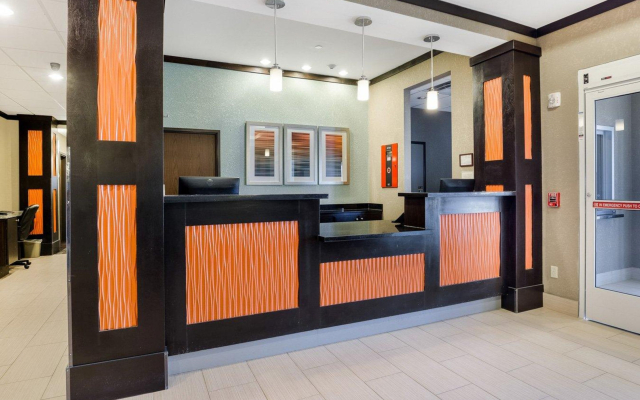 Comfort Suites