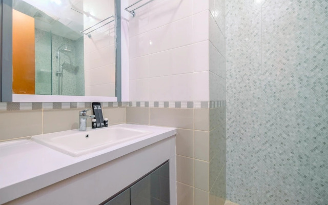 Nice And Comfortable 2Br Apartment At Royal Olive Residence