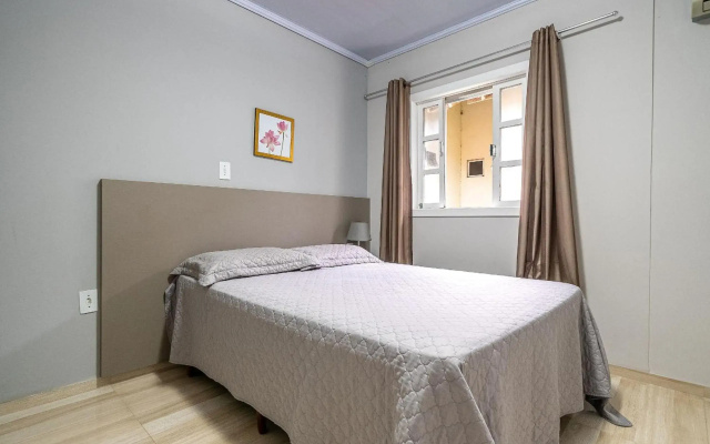 022 - Lindo Residencial com Piscina e Jacuzzi em Bombas
