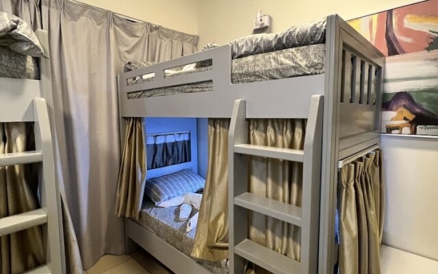 Robin Beach Hostel JBR