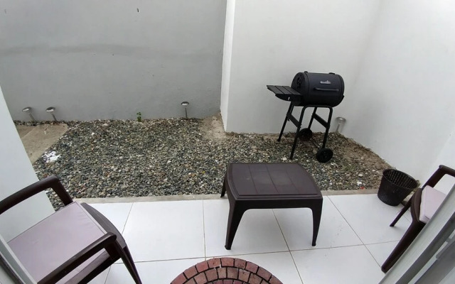 Tropical Condo BBQ Pool 5min to Airport