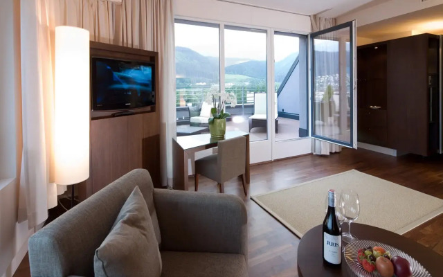 Penz Hotel West