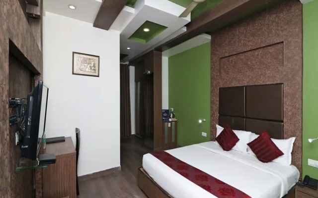OYO 14422 Hotel Cosmos