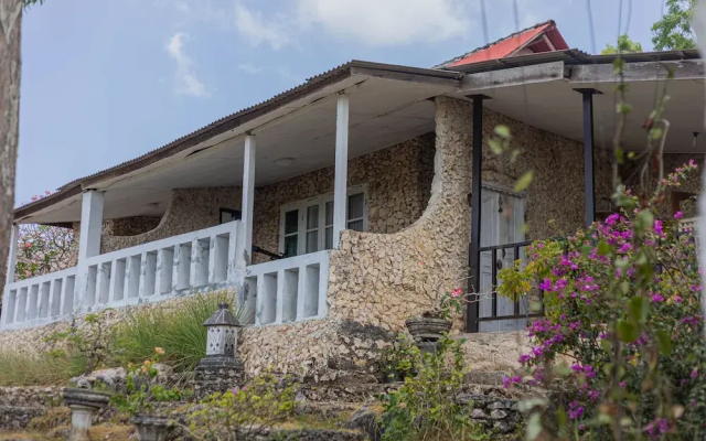 Annaya House
