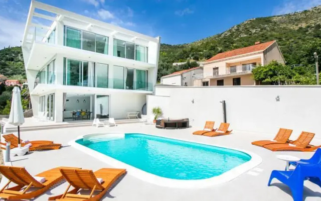 Villa Lux
