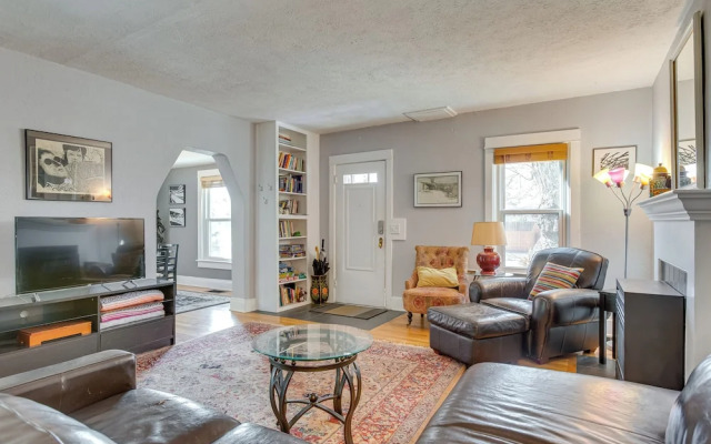 2 Mi to Washington Park: Convenient Denver Home!