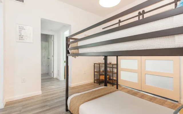 West Deco Boutique Apartments