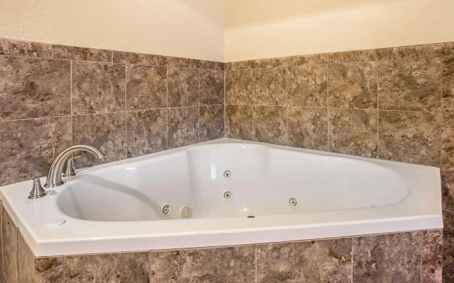 Quality Inn & Suites Marinette