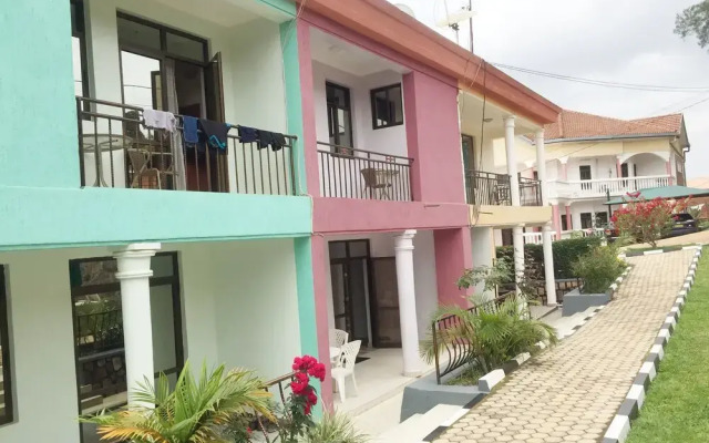 Romalo Hotel & Apartments