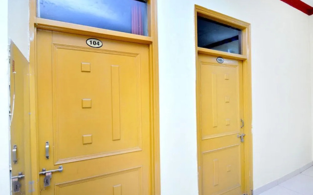 White House By OYO Rooms