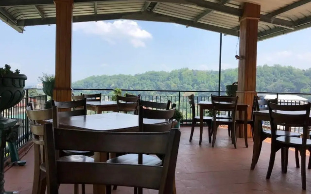 Sharon Inn