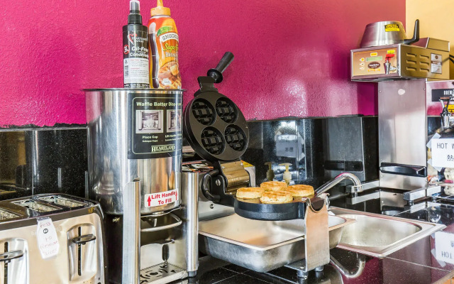 Rodeway Inn & Suites