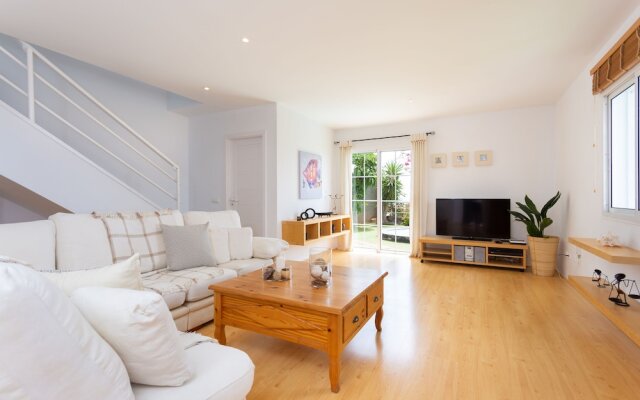 Duplex Acorán with pool and sea view