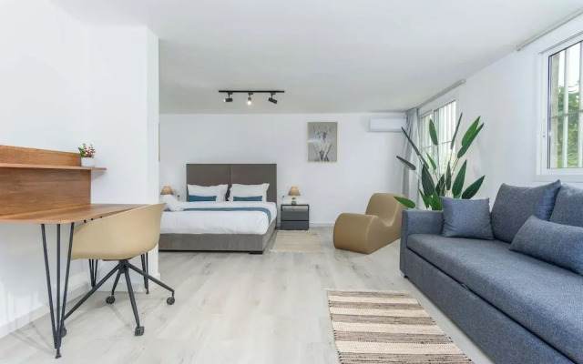 Indigo 1-BR Apt W Terrace in Batroun